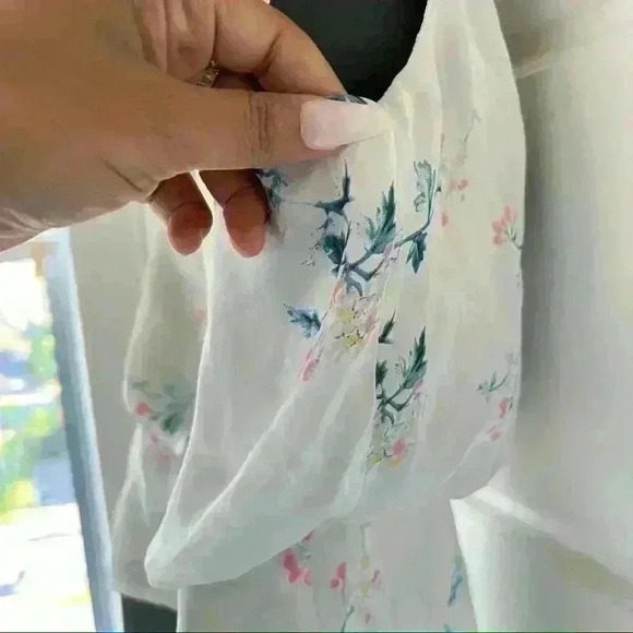 LUSH WHITE  FLORAL SATIN SLEEVELESS TOP SIZE SMALL - Picture 6 of 6